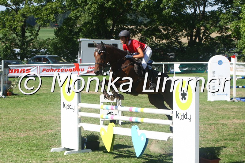 308M2372_Sally_Springpf L.JPG